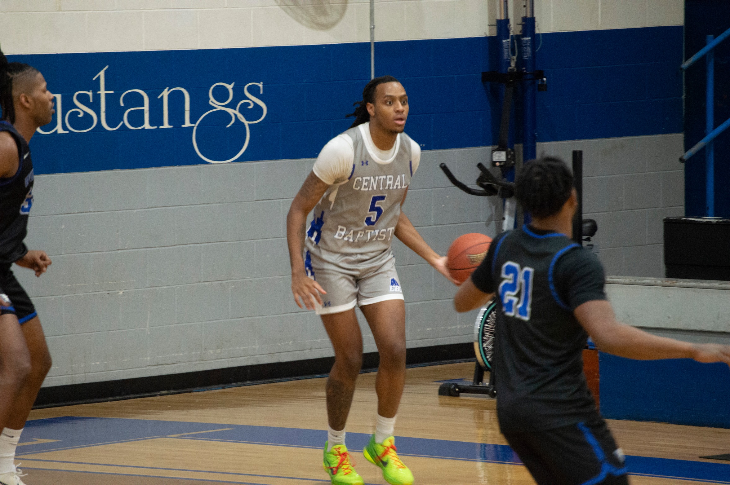 Mustangs Lose Late Lead At Columbia