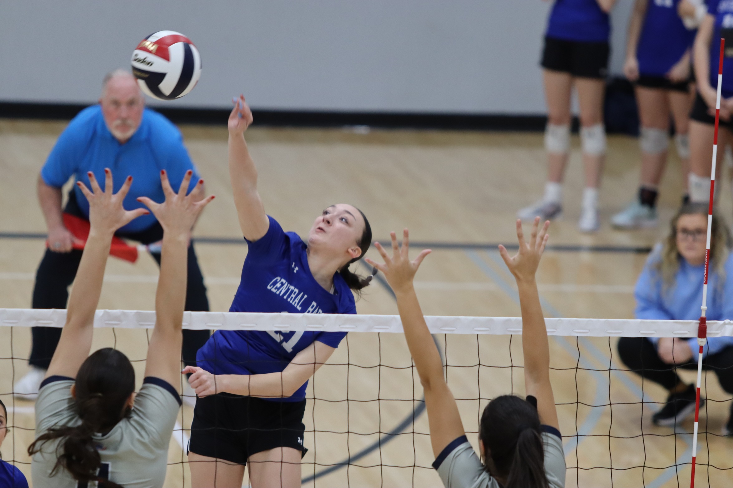 Volleyball Season Ends In AMC Semifinals